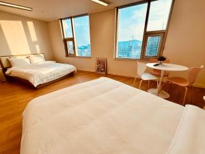 Katil atau katil-katil dalam bilik di "GRAND OPENED" Maxtyle Guesthouse Dongdaemun