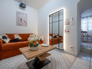 a living room with a couch and a table at La Petite Vienna - Vienna authentica in Vienne