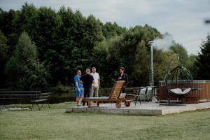 Hosté ubytování Ruda Rzeczka - domek letniskowy nad stawem z balią i wiatą + 10 fotografií