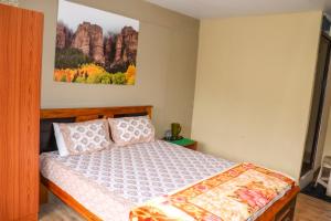 Uma cama ou camas num quarto em Themapleview