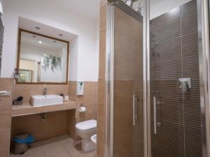 Vannituba majutusasutuses Romerooms Cola di Rienzo +23 fotot