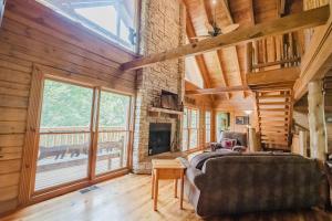 Posezení v ubytování Absolute Bearadise cabin + 66 fotografií