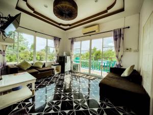 Posezení v ubytování The Light House Resort - Kohlarn เดอะไลท์เฮ้าส์รีสอร์ท เกาะล้าน