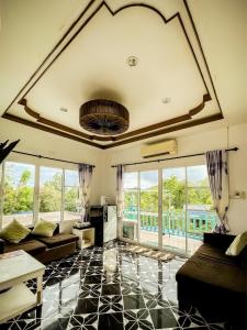 Posezení v ubytování The Light House Resort - Kohlarn เดอะไลท์เฮ้าส์รีสอร์ท เกาะล้าน
