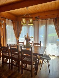 Fotografia z galérie ubytovania Góralska Chatka 2 Highland Cottage - Split AC, Jacuzzi, Sauna, Private parking, Mountains View, Garden, Zakopane v Zakopanom