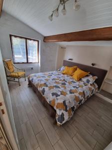 Ένα ή περισσότερα κρεβάτια σε δωμάτιο στο Agréable maisonnette entre océan et vignes