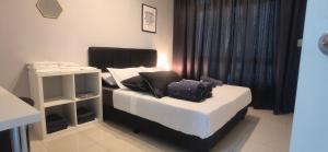Una cama o camas en una habitación de Ipoh Town Hillview 2Room By Hopesty 6 fotos más