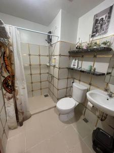 Ένα μπάνιο στο Amourette’s Studio at Mesavirre Garden Résidences