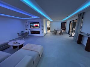 a living room with a couch and a tv at Villa kaiser in Avignon