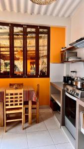 Una cocina o zona de cocina en Miranda's House
