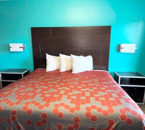 Postel nebo postele na pokoji v ubytování Euro Inn & Suites of Slidell