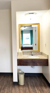 Ένα μπάνιο στο Euro Inn & Suites of Slidell