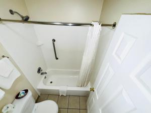 Ένα μπάνιο στο Euro Inn & Suites of Slidell