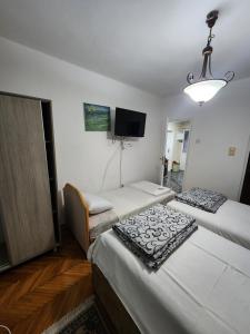 Postel nebo postele na pokoji v ubytování Bozovic Apartments I