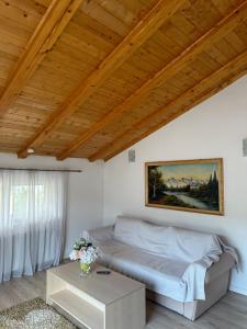 a bedroom with a bed and a wooden ceiling at Pensiunea Alexandra Livia in Borşa