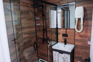 a bathroom with a sink and a shower at Siwiss İnn Experess in Ankara +20 photos