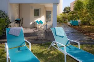 two blue chairs and a table on a patio at Studio contemporain Blue lagoon 3 étoiles in Hyères