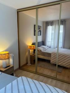 Postel nebo postele na pokoji v ubytování Champion suites