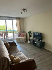 Χώρος καθιστικού στο Appartement t2 piscine Parkin privée