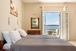 A bed or beds in a room at Oskars Studios & Apartments
