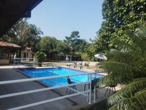 Bazén v ubytování Pousada Cantinho do Sossego Paraty tem Piscina com Vista pra Montanha, Salão de Jogos, Café da Manhã, Estacionamento, Gerador de Energia, Próximo as principais Praias, Ilhas e Cachoeiras nebo v jeho okolí