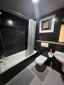 Koupelna v ubytování Appartement cosy Al qasba + 5 fotografií