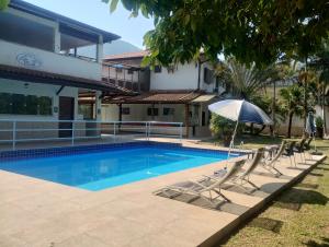 Bazén v ubytování Pousada Cantinho do Sossego Paraty tem Piscina com Vista pra Montanha, Salão de Jogos, Café da Manhã, Estacionamento, Gerador de Energia, Próximo as principais Praias, Ilhas e Cachoeiras nebo v jeho okolí