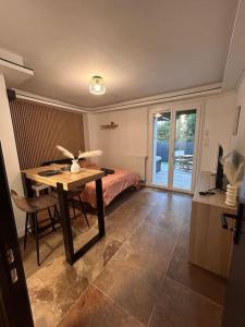 a bedroom with a desk and a bed and a table at La suite secrète et son spa abrité in Nancy +28 photos