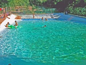 Πισίνα στο ή κοντά στο mobil home en pleine nature avec piscine proche