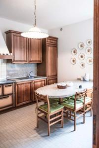 Kuchyň nebo kuchyňský kout v ubytování Casa Vacanze - SportHoliday House Segusino-Valdobbiadene