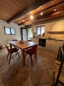 Kuchyň nebo kuchyňský kout v ubytování Rustico Efrina, neu renoviert