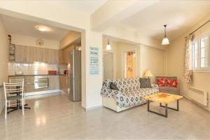 A seating area at Oskars Studios & Apartments