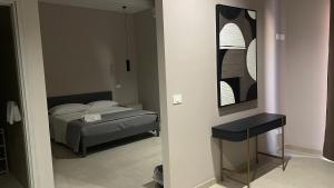 a bedroom with a bed and a mirror at La casa di Alice Cocus City in Ravanusa
