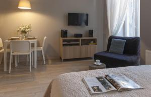a room with a bed and a table and a tv at Apartamenty 2M in Częstochowa