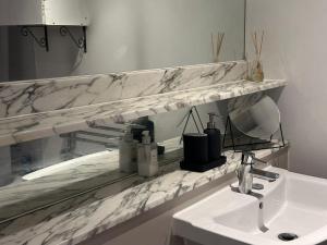 Gallery image of Greenwich Luxe exclusive Condo in London