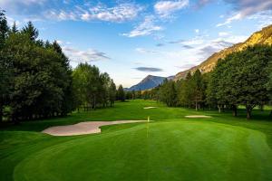 a view of a golf course with a green at Ferienwohnung Leonie in Oberau +33 photos