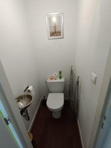 Kúpeľňa v ubytovaní Appartement Saint Palais sur Mer à 100 mètres de la plage + 7 fotografií