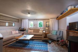 a living room with a couch and a table at Ubytovanie pod Homôlkou in Jamník