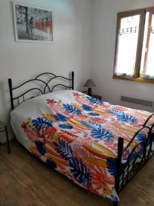 En eller flere senge i et værelse på T2 35 m2 st jean centre