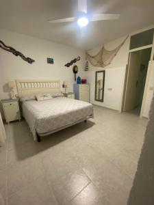 A bed or beds in a room at Mi morena cala llobeta 35