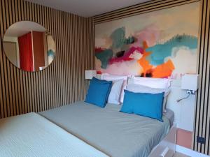 Ένα ή περισσότερα κρεβάτια σε δωμάτιο στο Appartement Cosy Central - Parking Inclus