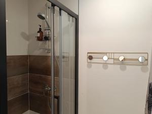 Ένα μπάνιο στο Appartement Cosy Central - Parking Inclus