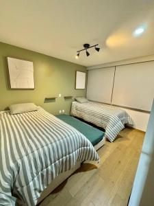 Ένα ή περισσότερα κρεβάτια σε δωμάτιο στο Mili & Mila Depto con Alberca y Gym en el corazón de Condesa y Roma +47 φωτογραφίες