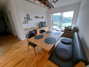 Televiisor ja/või meelelahutuskeskus majutusasutuses Apartment Augenweide