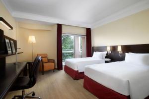 Postel nebo postele na pokoji v ubytování Courtyard by Marriott Rome Central Park