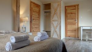 a bedroom with two beds with towels on them at Dworek Wymysłowo in Tuchola