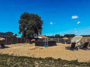 Gallery image of Domek letniskowy 6-osobowy całoroczny nad jeziorem Wilczyńskim in Świętne