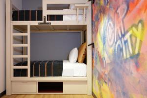 Postel nebo postele na pokoji v ubytování Moxy Richmond Downtown + 25 fotografií