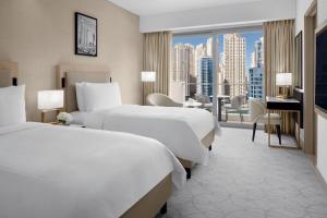 Uma cama ou camas num quarto em JW Marriott Hotel Marina