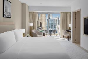 Uma cama ou camas num quarto em JW Marriott Hotel Marina